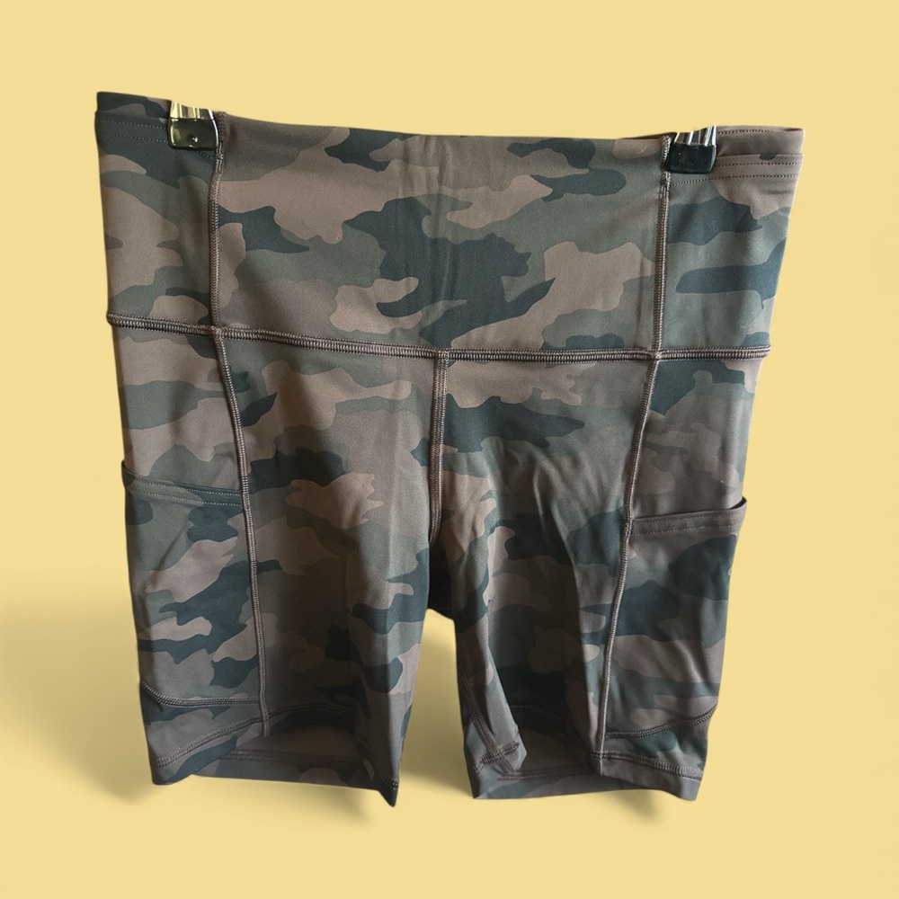 Lululemon Size 6 Brown Camo Women's Workout Fitness Bike Shorts Exercise Gym